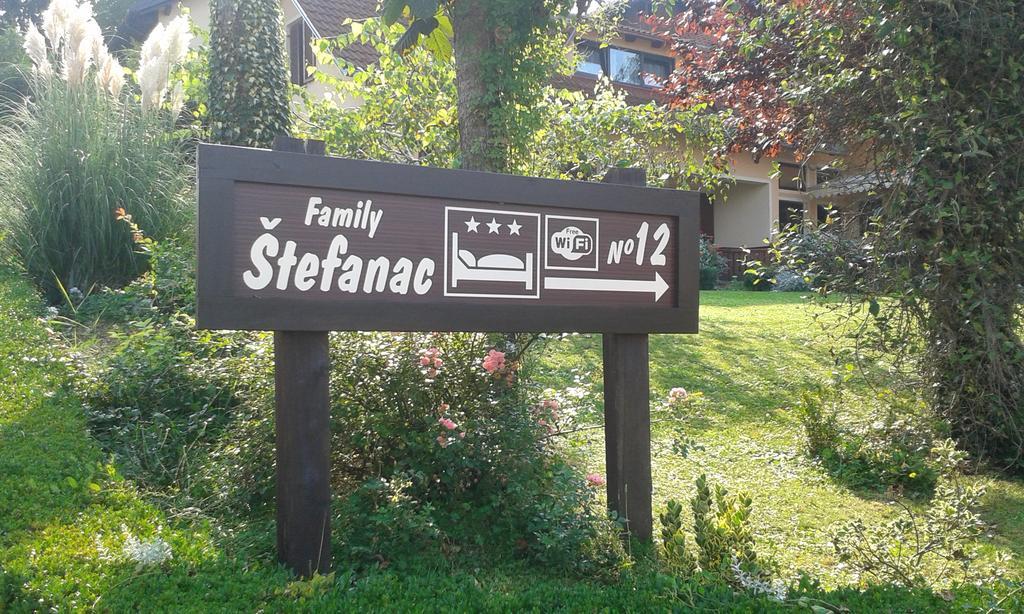 Apartments And Rooms Stefanac スルニュ エクステリア 写真