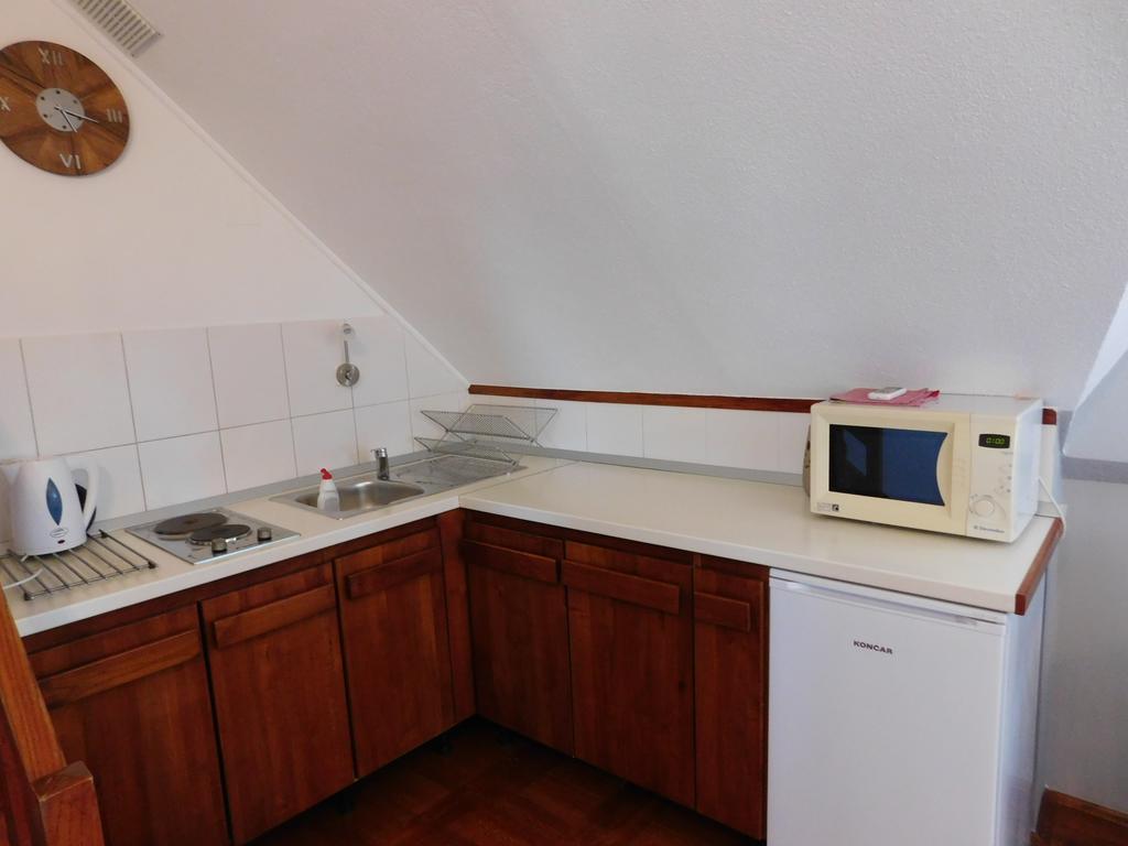 Apartments And Rooms Stefanac スルニュ エクステリア 写真