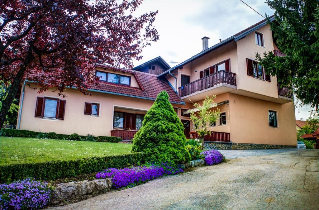 Apartments And Rooms Stefanac スルニュ エクステリア 写真