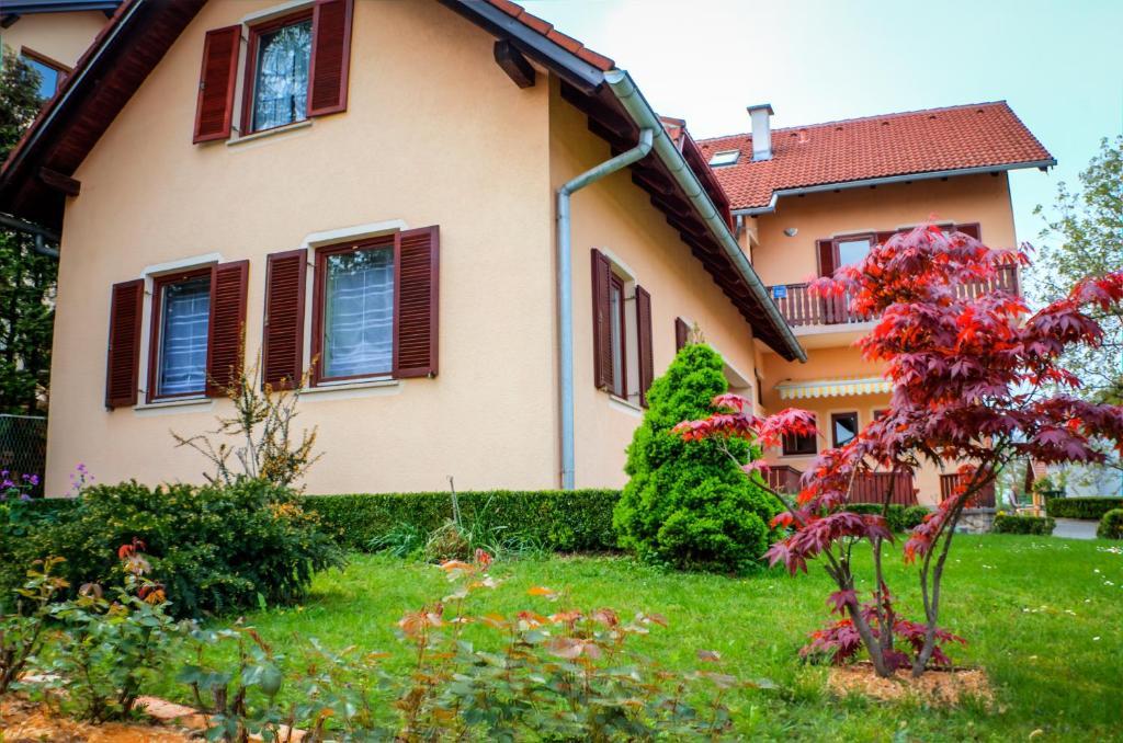 Apartments And Rooms Stefanac スルニュ エクステリア 写真